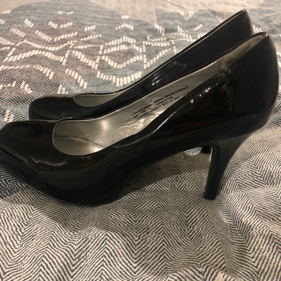 Black Patent Leather Pump Heels - Picture 2 of 6